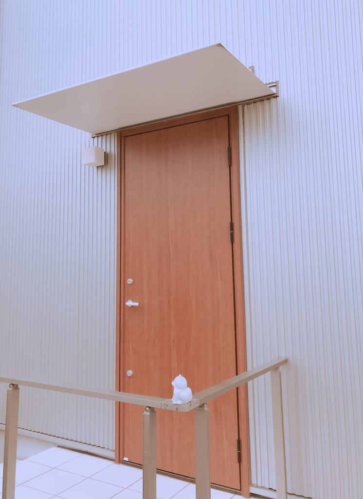 無印の木の家の玄関ドア：木目
