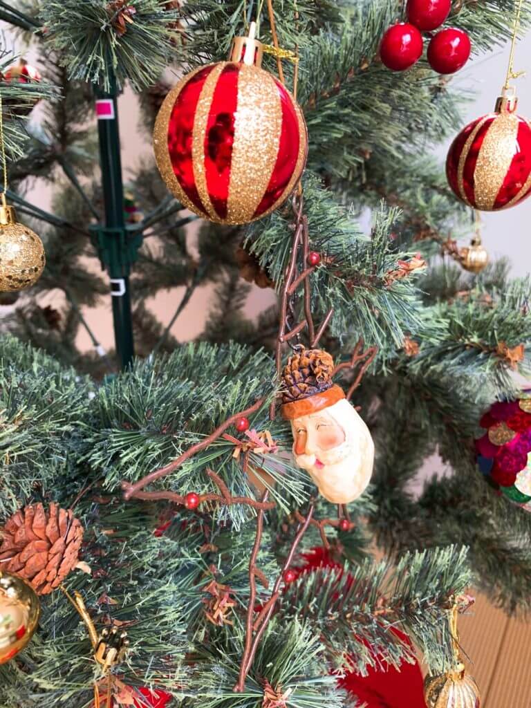 無印良品の木の家のクリスマスツリーの飾り