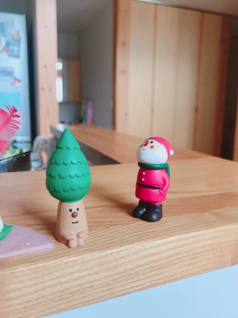 無印良品の木の家のクリスマスの飾り：サンタと木
