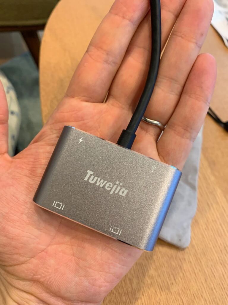 Tuwejia 4-in-1 USB Type C アダプタ はコンパクトなサイズ
