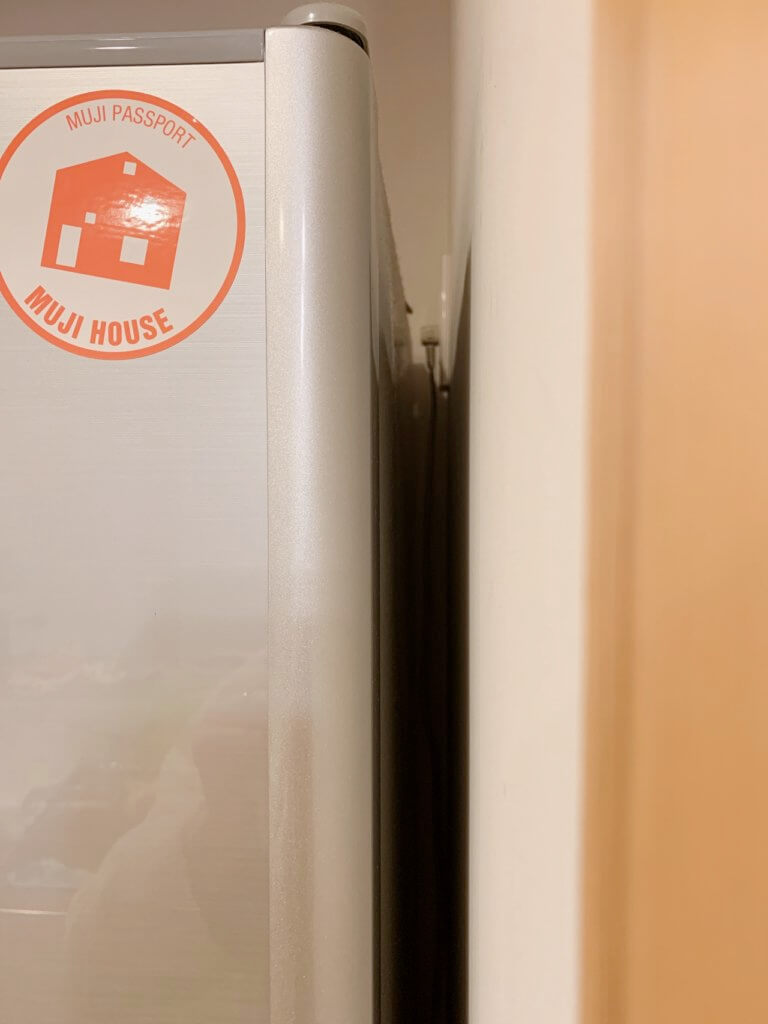 冷蔵庫と壁の隙間