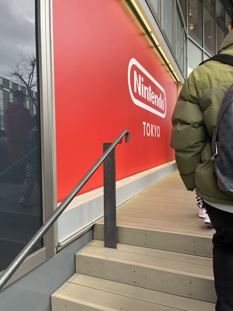 Nintendo Tokyoの開店前の入り口の場所